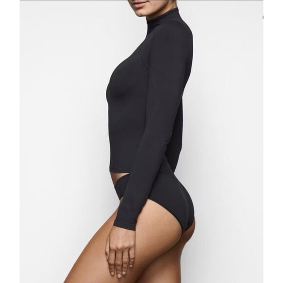 Skims Soft Smoothing Seamless Turtleneck Eclipse - Picture 2 of 5